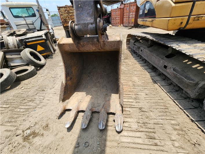 Excavadoras Komatsu PC200 (Milagro)