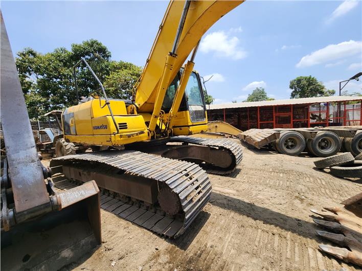 Excavadoras Komatsu PC200 (Milagro)