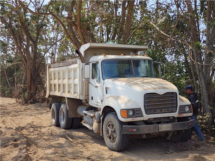 Volquetas Mack 12M3 (Milagro)