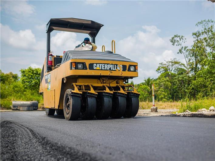 Rodillo Neumático Caterpillar PS-150C (Lago Agrio)