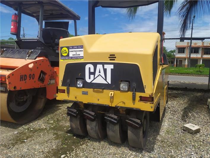 Rodillo Neumático Caterpillar PS-150C (Lago Agrio)