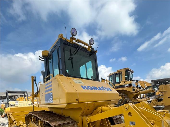 Tractores de Oruga Komatsu D65EX (Guayaquil)