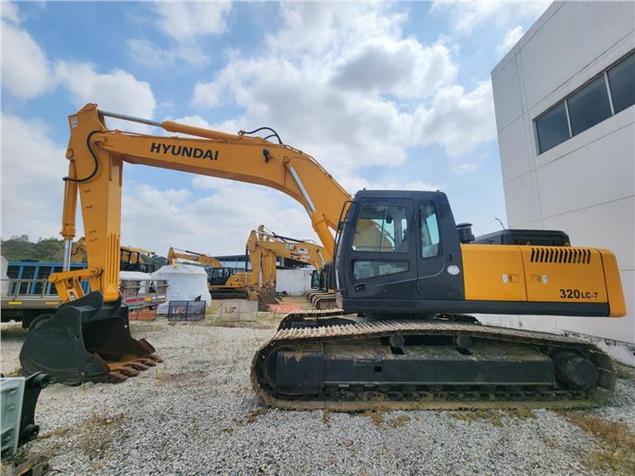 Excavadoras Hyundai R320LC‐7 (Guayaquil)