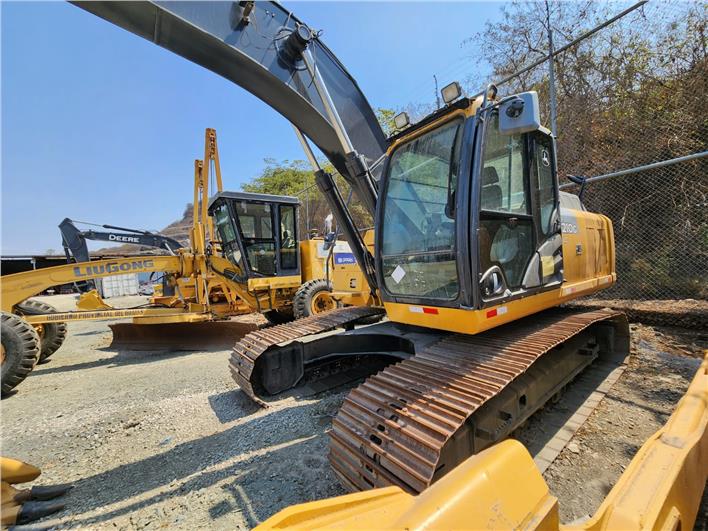 Excavadoras John Deere 210G (Guayaquil)