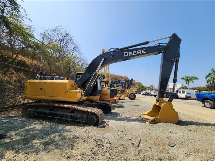 Excavadoras John Deere 210G (Guayaquil)