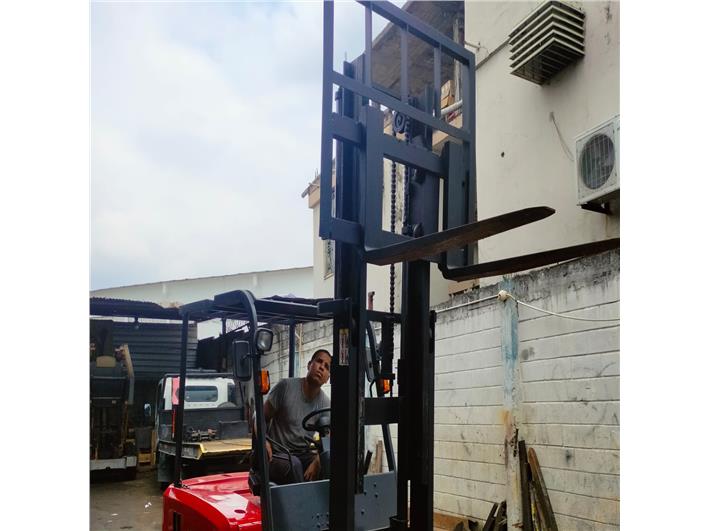 Montacargas Generico Electrico 3tn (Guayaquil)