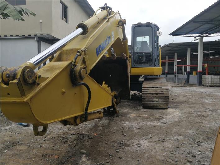 Excavadoras Komatsu 228 USLC (Balzar)