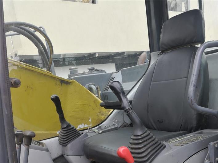 Excavadoras Komatsu 228 USLC (Balzar)