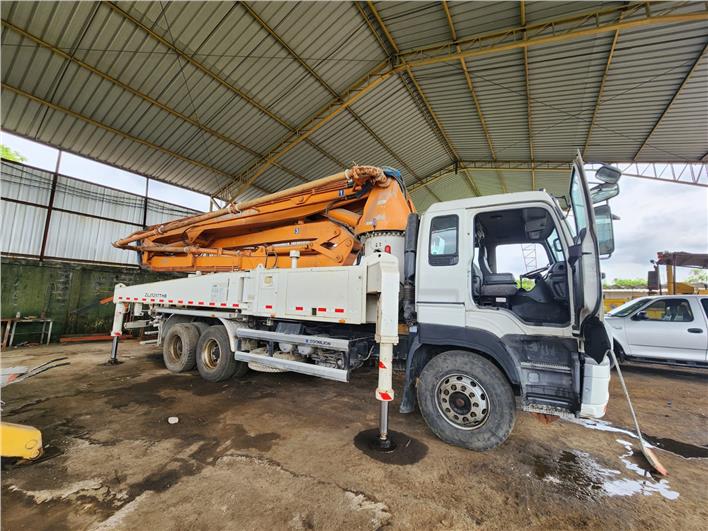 Camion Bomba (pluma) GENERICO Isuzu  (Guayaquil)