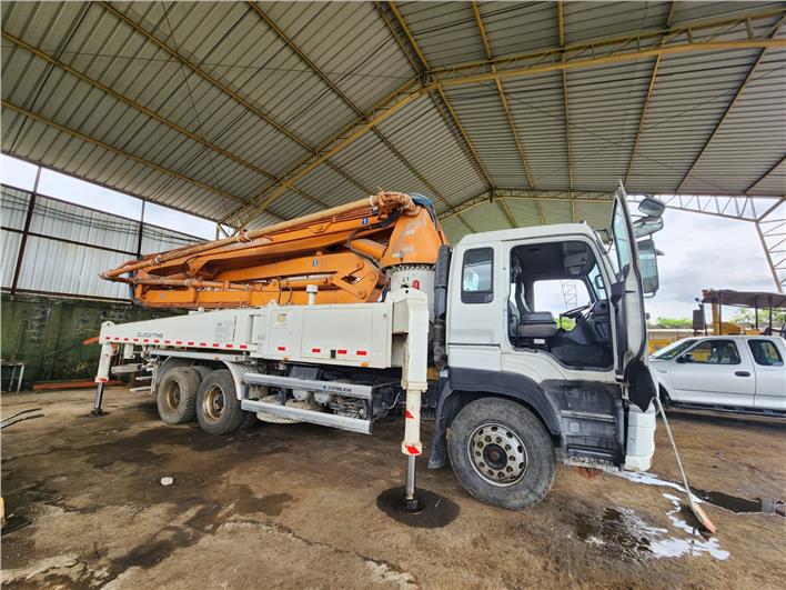 Camion Bomba (pluma) GENERICO Isuzu  (Guayaquil)