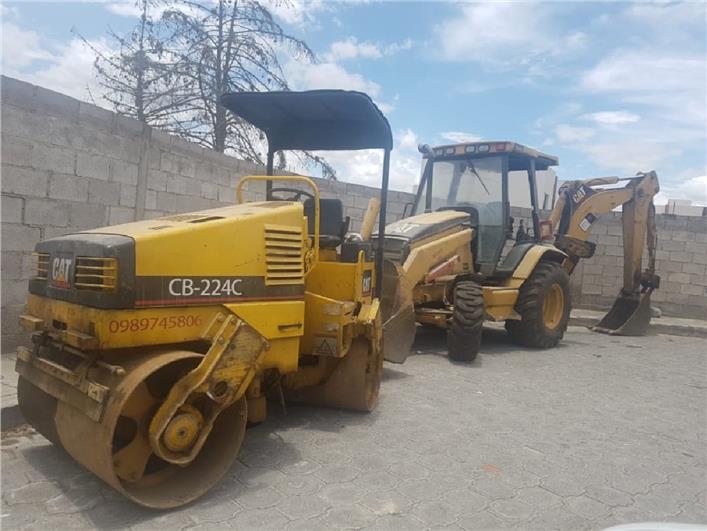 Rodillo Liso doble tambor Caterpillar CB224-C  2.5 TON (Quito)