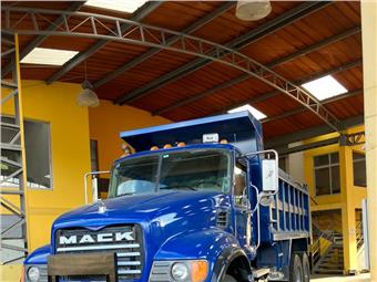 Volquetas Mack CV713 Mula (Quito)