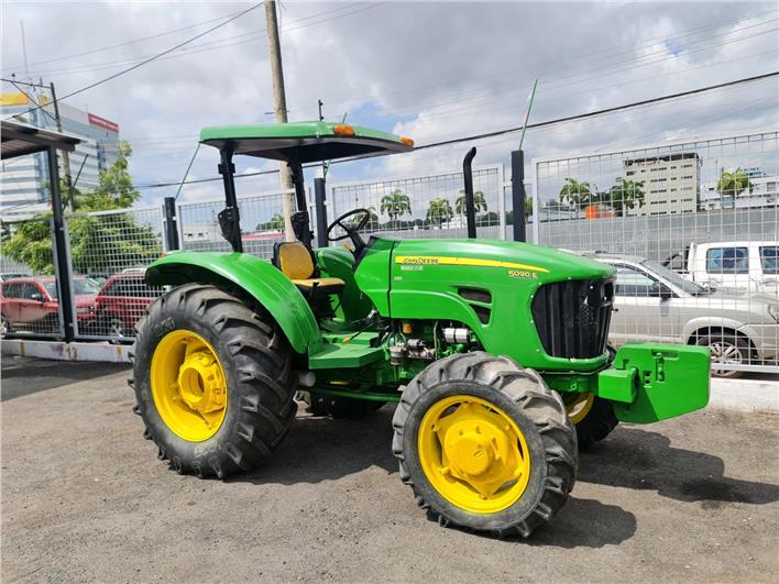 Tractores Agrícolas John Deere 5090 E (Guayaquil)