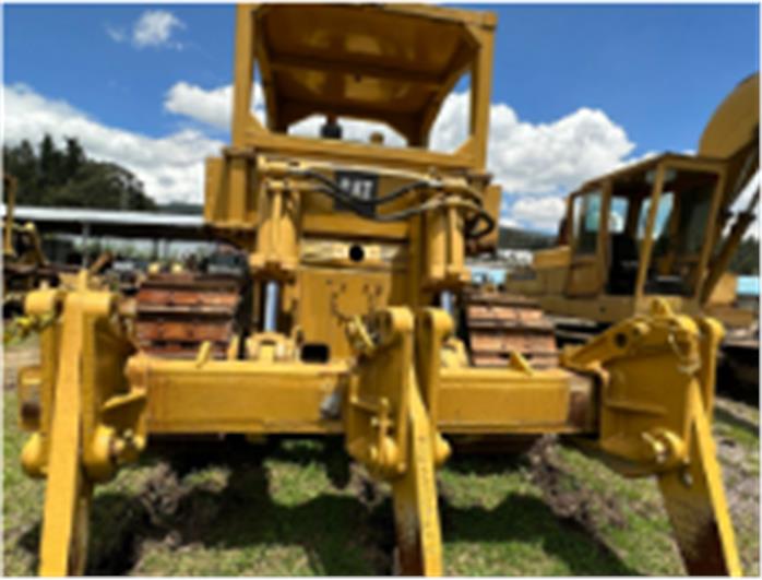Tractores de Oruga Caterpillar D8H (Quito)