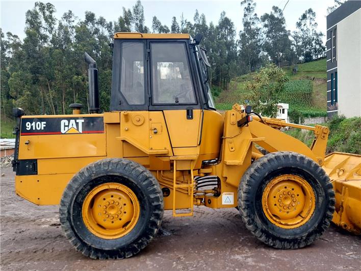 Cargadoras Caterpillar 910F (Guaranda)