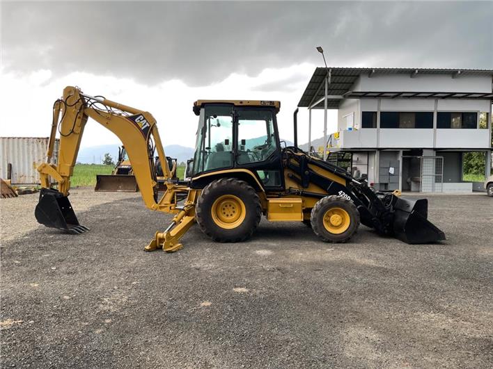 Retroexcavadoras Caterpillar 420D IT (La Troncal)