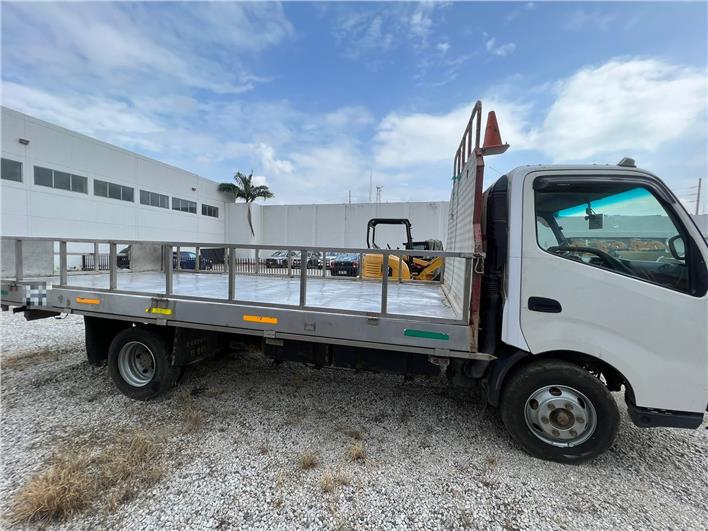 Plataformas Hino Camion XZU720L (Guayaquil)