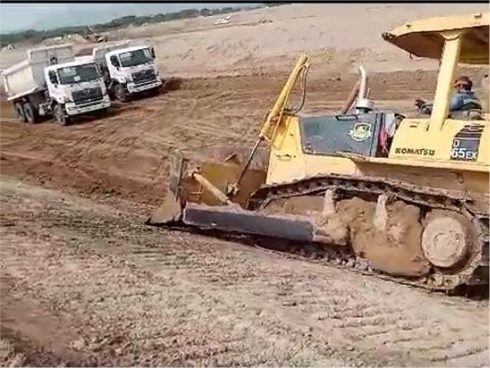 Tractores de Oruga Komatsu D65EX (La Troncal)