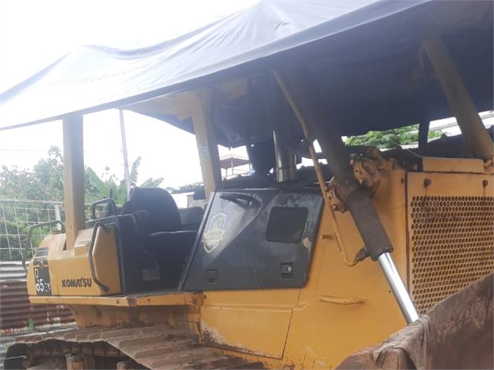 Tractores de Oruga Komatsu D65EX (La Troncal)