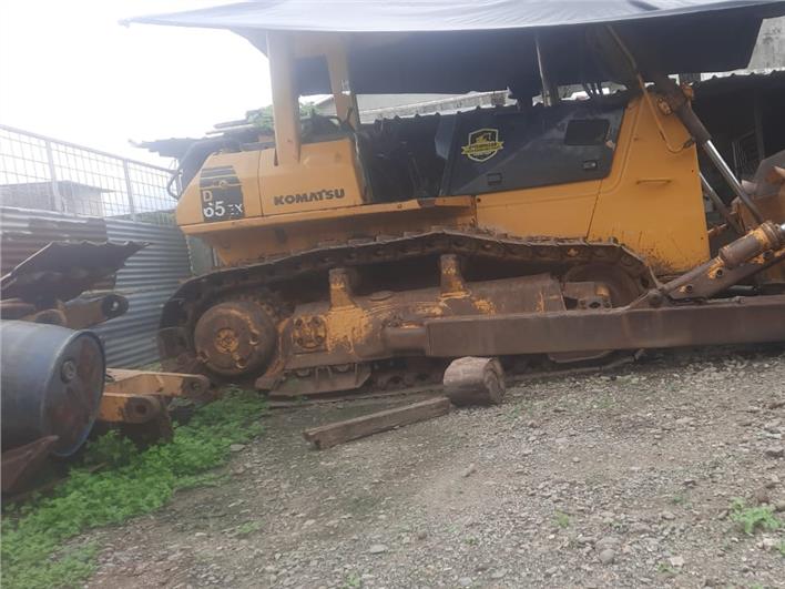 Tractores de Oruga Komatsu D65EX (La Troncal)