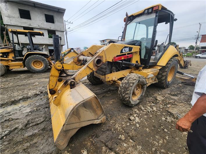 Retroexcavadoras Caterpillar 420E (El Triunfo)
