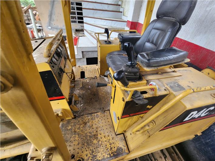 Tractores de Oruga Caterpillar D4C (El Triunfo)