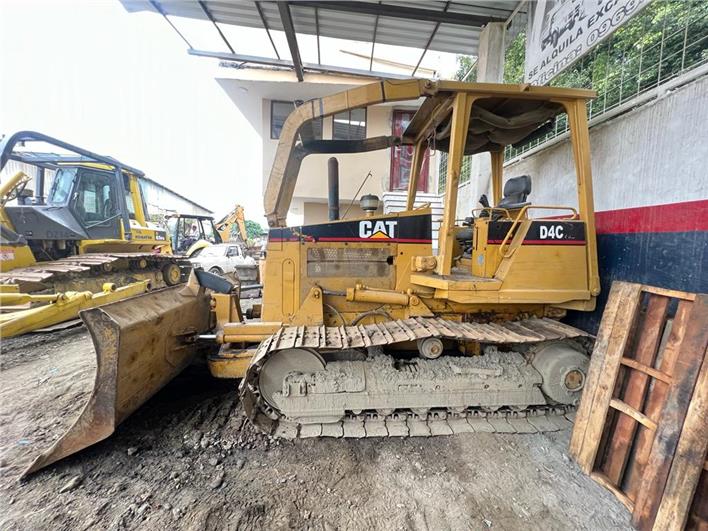 Tractores de Oruga Caterpillar D4C (El Triunfo)