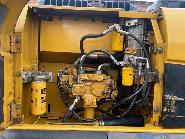 Excavadoras Caterpillar 320 DL (B.Aerea.deTaura)