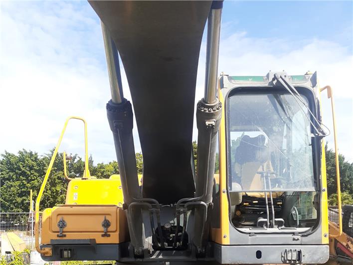 Excavadoras Volvo EC240B (Guayaquil)