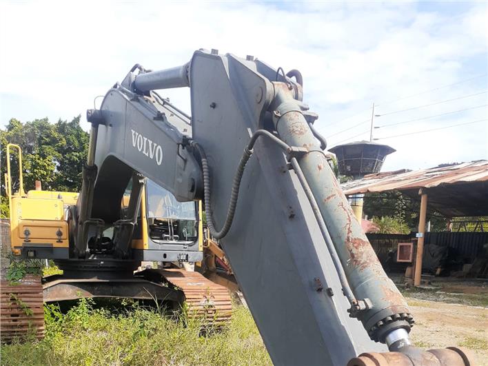 Excavadoras Volvo EC240B (Guayaquil)