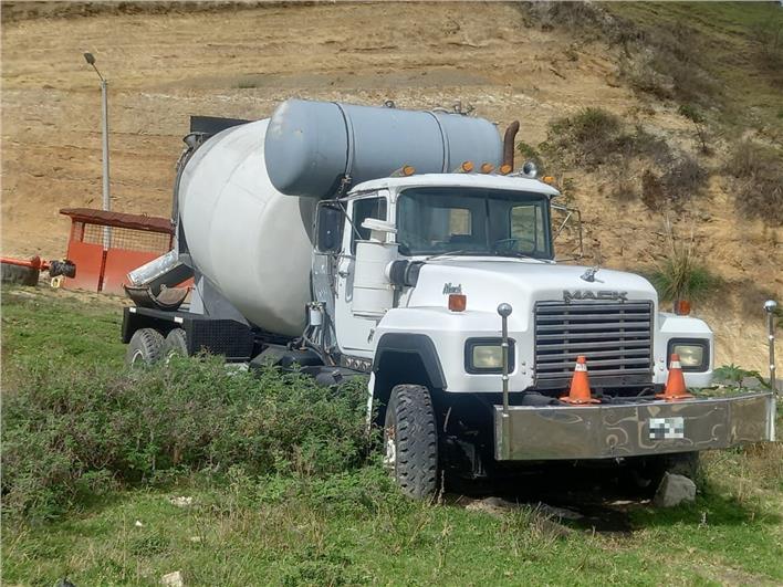 Mixers Mack RD690S (Loja)