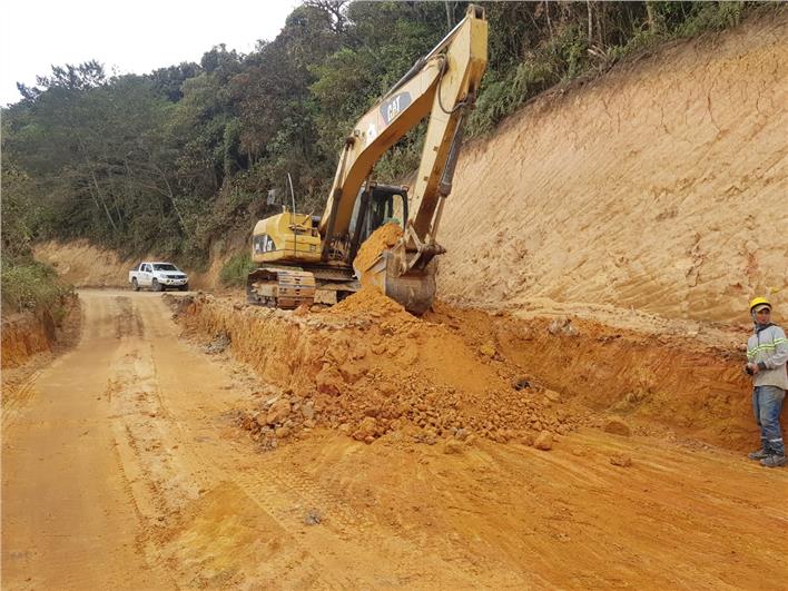 Excavadoras Caterpillar 320DL (Loja)