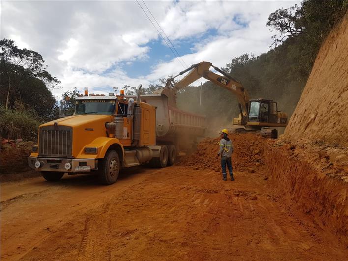 Excavadoras Caterpillar 320DL (Loja)