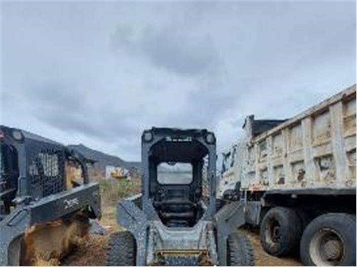 Minicargadores John Deere 318J (Portoviejo)