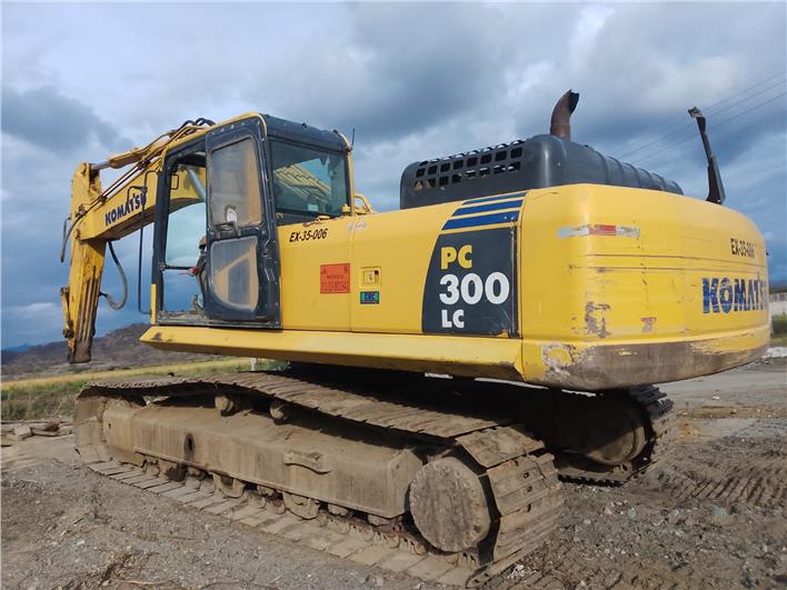 Excavadoras Komatsu PC300LC-8 (Quito)