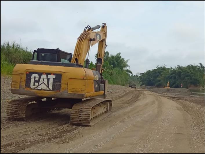 Excavadoras Caterpillar 320 DL (Ambato)