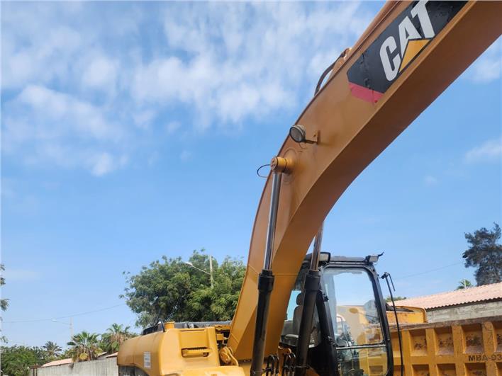 Excavadoras Caterpillar 320 DL (Santa Elena)