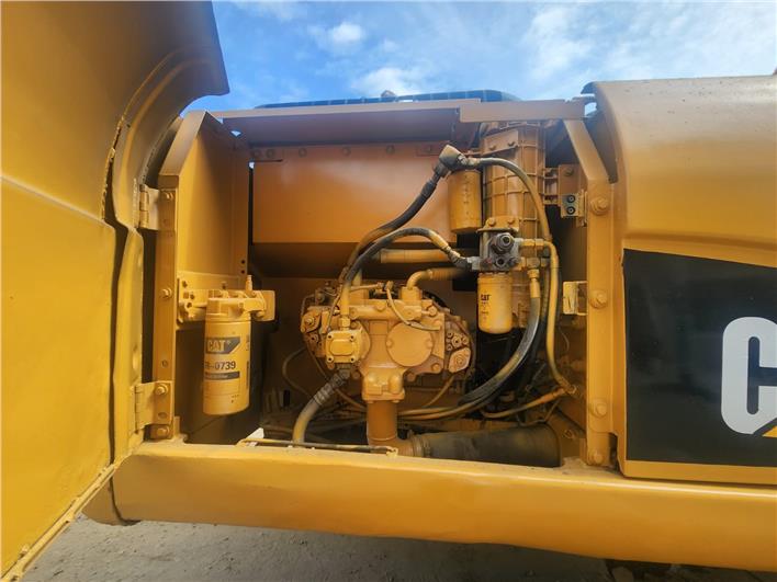 Excavadoras Caterpillar 320 DL (Santa Elena)