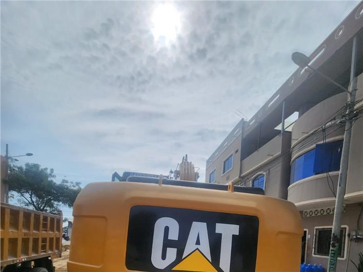 Excavadoras Caterpillar 320 DL (Santa Elena)