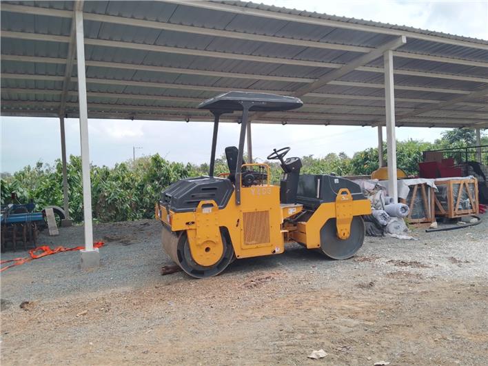 Rodillo Liso doble tambor Crucking YZC3 3ton (Guayaquil)