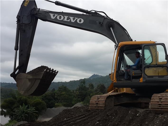 Excavadoras  Volvo 240 B LC (Esmeraldas)