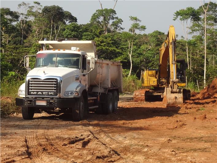 Volquetas Mack GU813E de 12m3 (Quito)