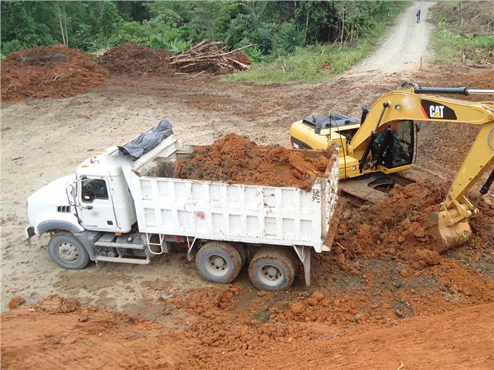 Volquetas Mack GU813E de 12m3 (Quito)