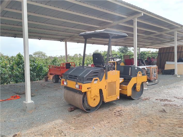 Rodillo Liso doble tambor Crucking YZC3 (Guayaquil)