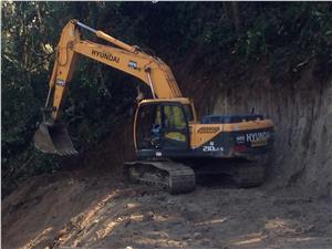 Excavadoras  Hyundai Robex 210LC 9 (Quito)