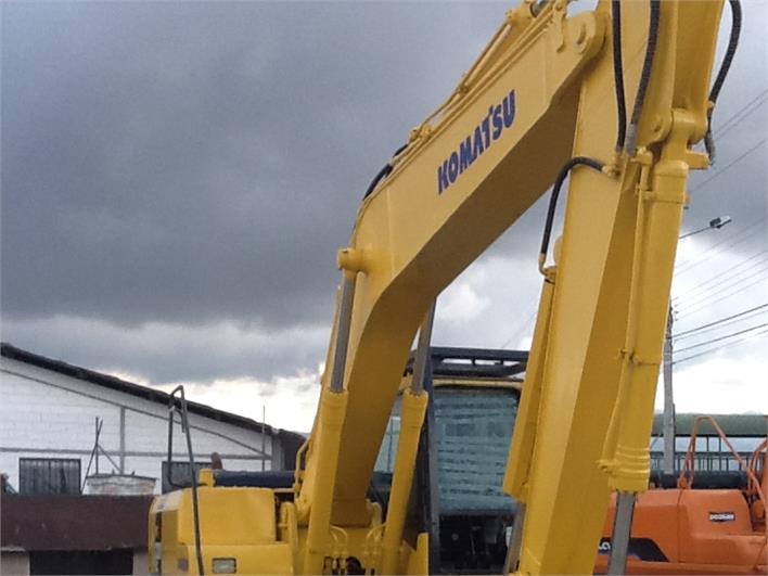 Excavadoras Komatsu PC 200 (Quito)