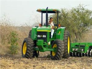 Tractores Agrícolas John Deere 6403 (San Juan)