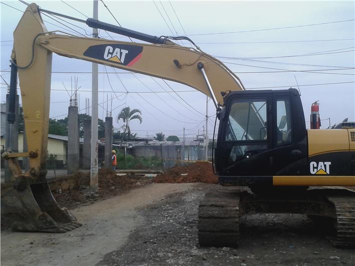 Excavadoras Caterpillar 320DL (Ambato)