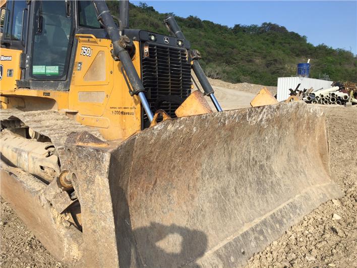 Tractores de Oruga John Deere 750J (Quito)