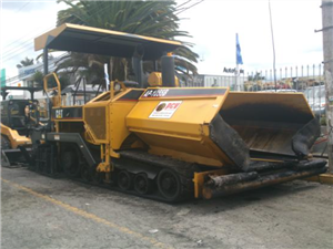 Pavimentadoras Caterpillar AP-1055B (Quito)